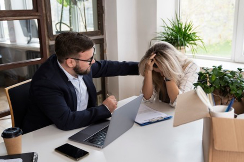 Impossibilidade de contratação temporária de atividades permanentes e previsíveis sem situação excepcional