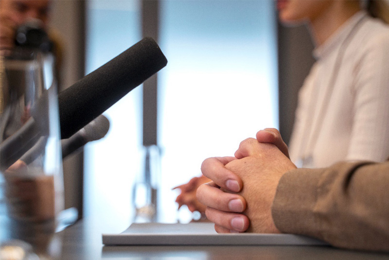 Não cabe indenização por críticas políticas baseadas em fatos de interesse público